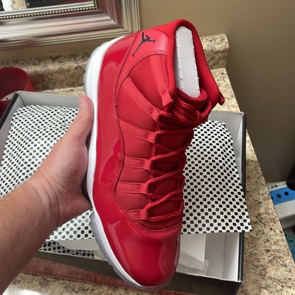 Jordan 11’s . Win like 96 brand new dead stock - Picture 4 of 7